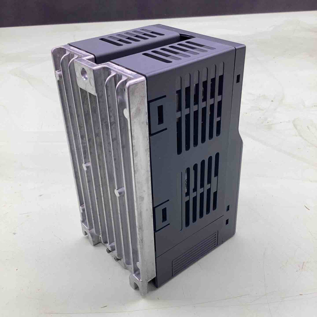 三菱電機 汎用インバータ FREQROL-D700 FR-D720-0.2K【越谷店】