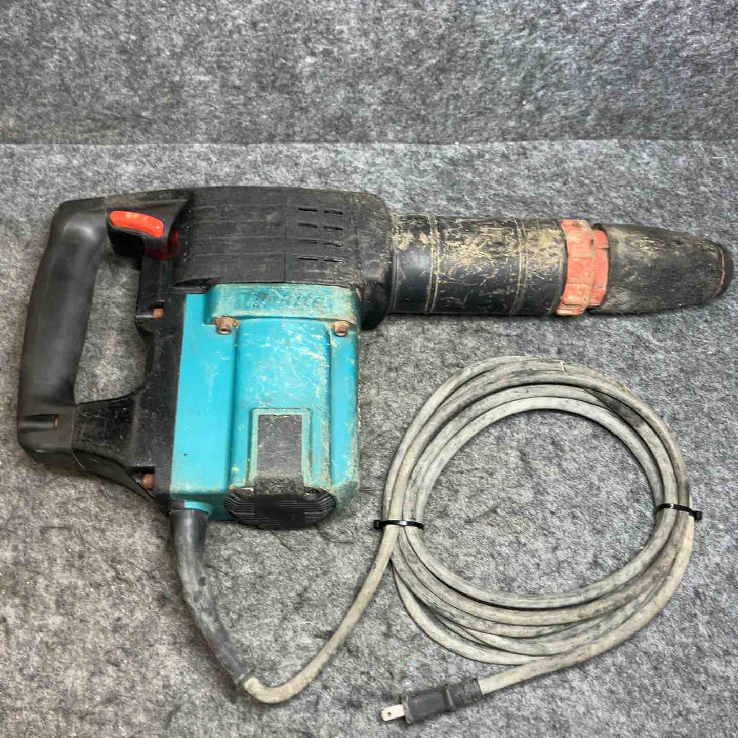 【動作OK‼️】マキタ 電動ハンマ HM1202C ハンマー 破つり機 ハツリ機 電動工具 単相100V 450W ブルポイント4本付き マキタ 電動ハンマー HM1111C SDSマックスシャンク 7.4kg スーパーブル