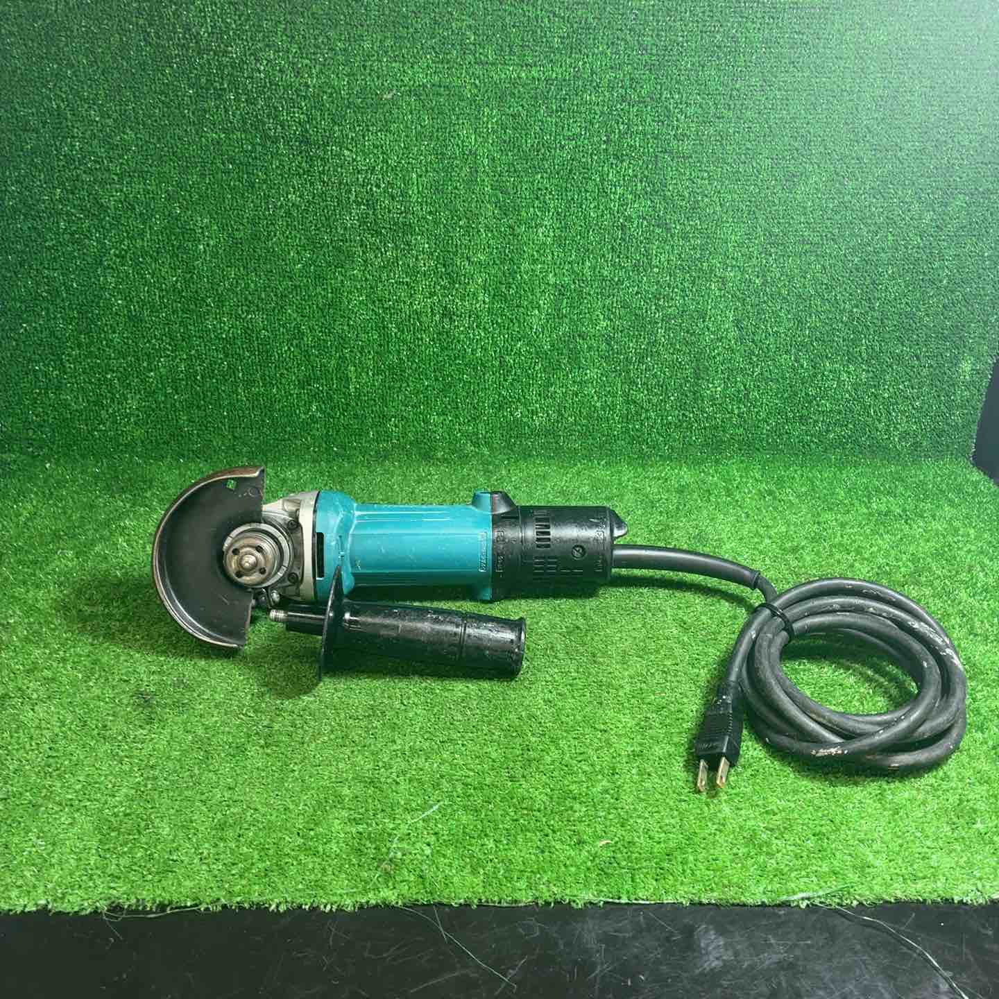 マキタ(makita) 100mmディスクグラインダ 9533B【藤沢店】 – アクト