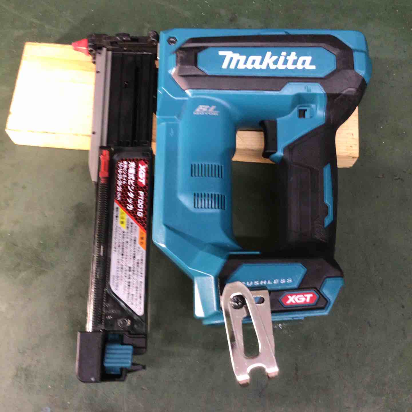 マキタ(makita) PT001GZK 35mmコードレスピンネイラ【船橋馬込店】【店頭取引限定】【中古】管理番号：IT2076YQVNCC マキタ(makita) PT001GZK 35mmコードレスピンネイラ【船橋馬込店