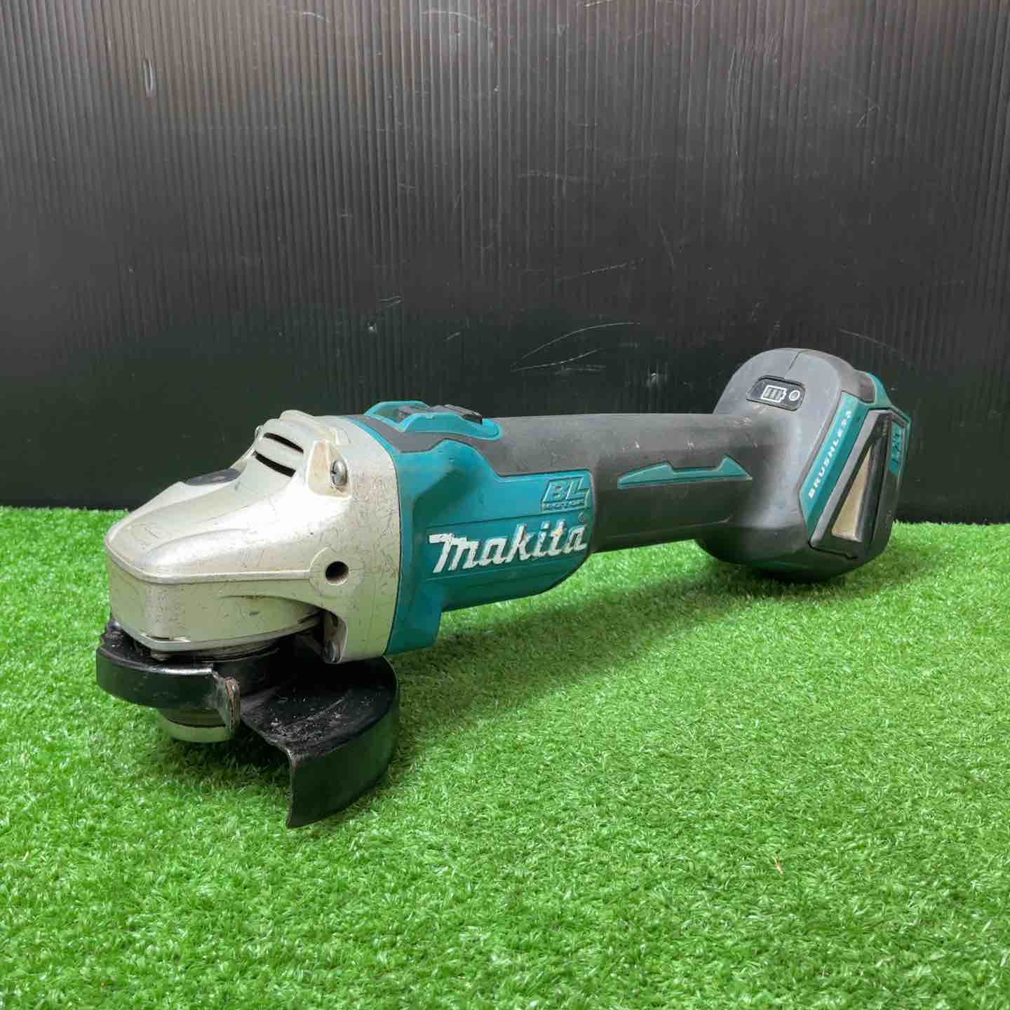 マキタ GA403DZ 充電式ディスクグラインダ 本体のみ【市川行徳店】【店頭取引限定】【中古】管理番号：IT3NGF9GB8C8 マキタ(makita) コードレスディスクグラインダ GA403DZN【岩槻店