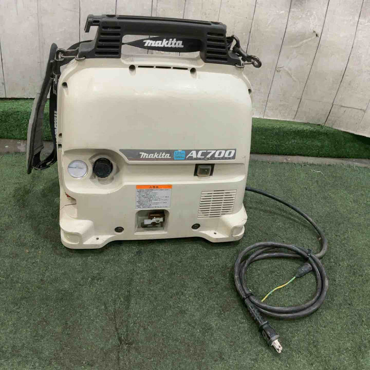 ★マキタ(makita) エアコンプレッサー AC700 動作確認済【川口店】