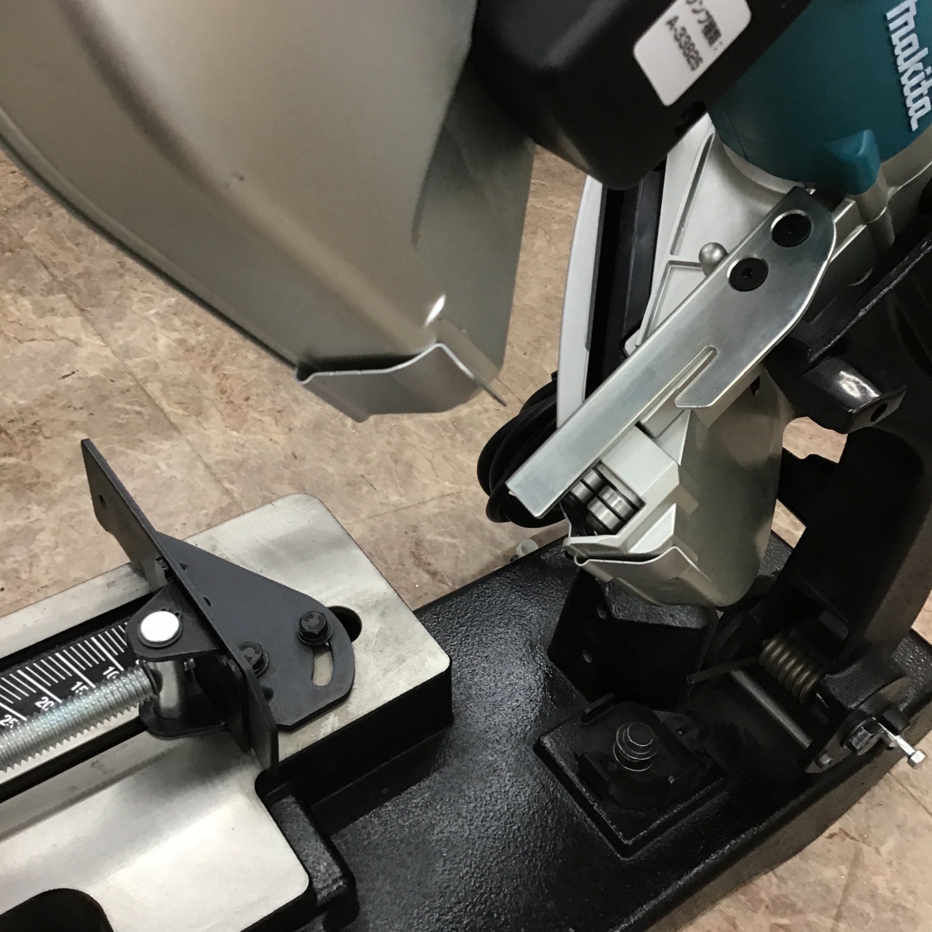【未使用品】【動作OK】【店頭引取限定】MAKITA ポータブルバンドソー 2107F 33,000円（税込） 店頭受取り限定】☆マキタ(makita) ポータブルバンドソー 2107FW【所沢