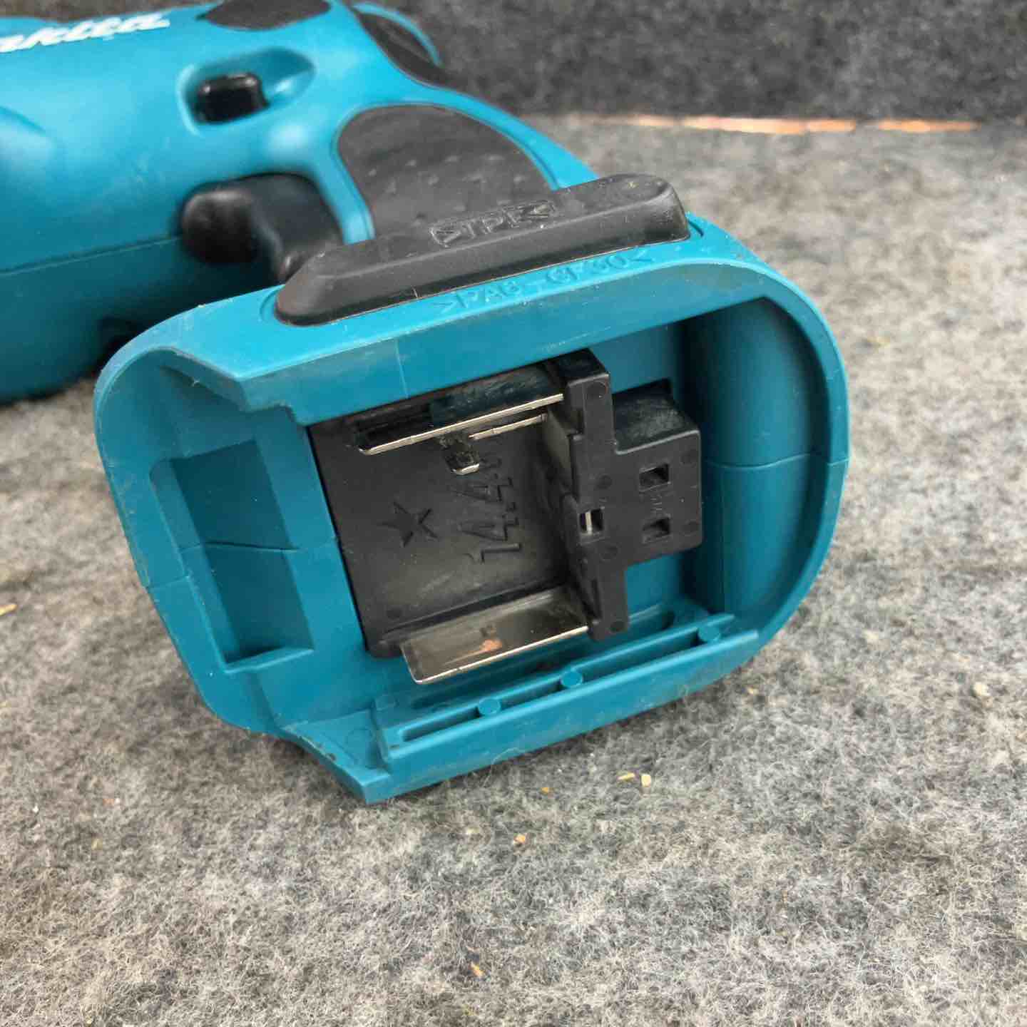 ☆マキタ(makita) コードレスハンマドリル HR162DRFX【鴻巣店