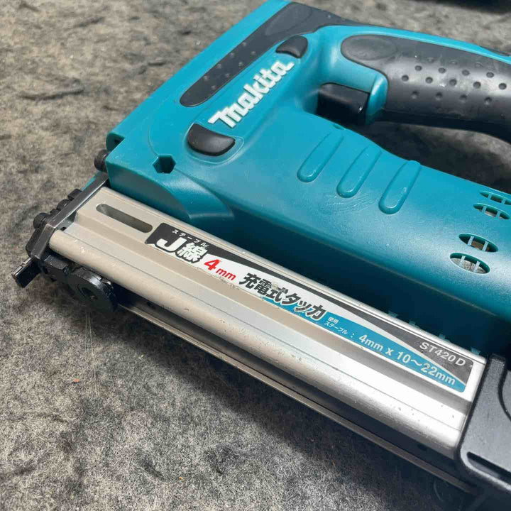 マキタ(makita) 14.4V 4mm J線 コードレスタッカ ST420DRF【桶川店】