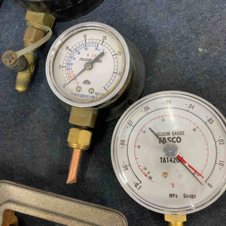 【現状品】中古小物まとめ売り プレッシャーゲージ レギュレーター 酸素調整器 アセチレン調整器 圧力計 小池酸素工業 等※動作未確認【八潮店】