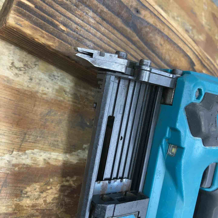 ◇マキタ 充電式35mm面木釘打ち機 FN350DZ【柏店】