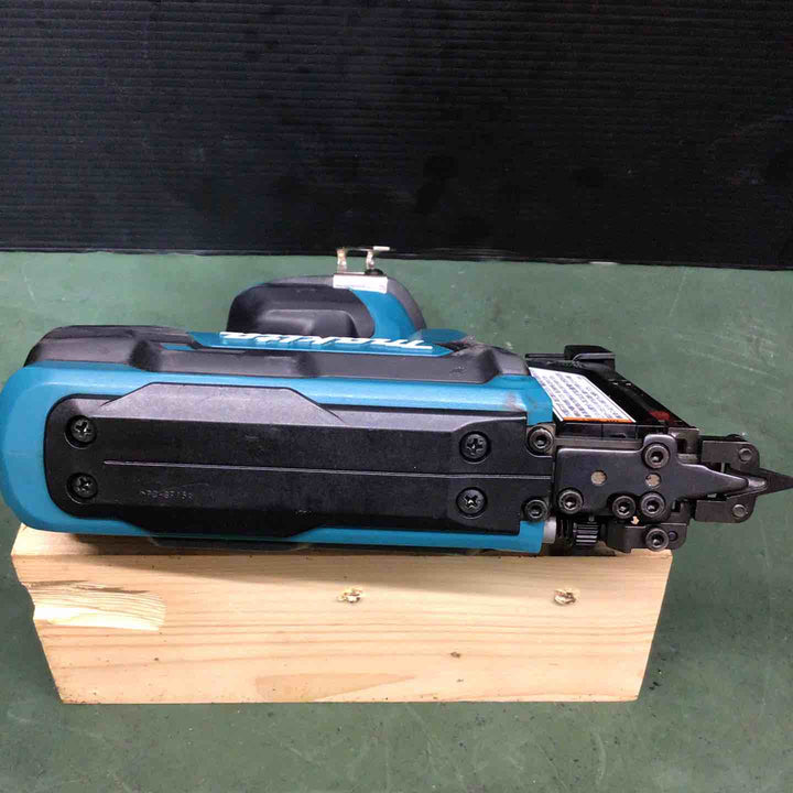 ★マキタ(makita)14.4Vコードレスピンネイラ PT352DZK 本体のみ メーカーOH済み【戸田店】