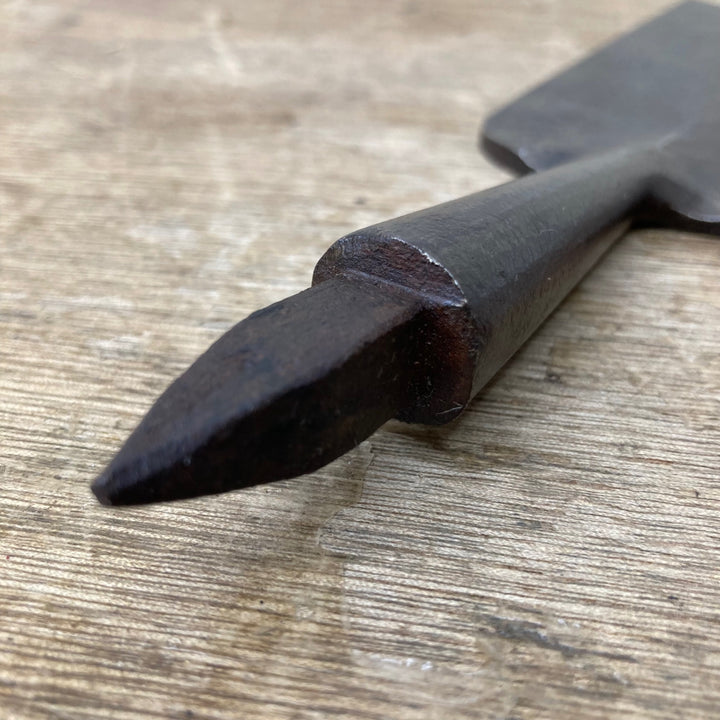 【中古品】作者・銘不明 イスカ鑿？ 下駄屋鑿？ 刻印有 刃幅62mm 柄無し【柏店】