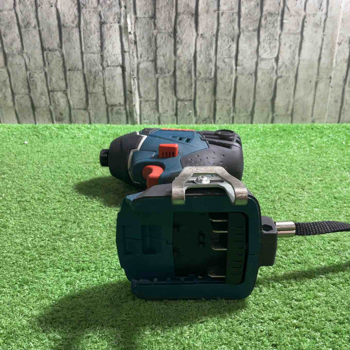 ◇BOSCH(ボッシュ) 18Vバッテリー インパクトドライバー GDR18V-LIS