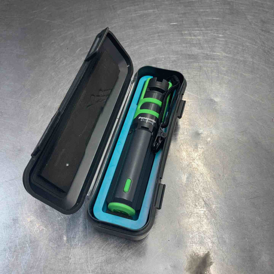 【中古品】 パナソニック(Panasonic) レーザー墨出し器 墨出し名人 十字・地墨 BTL1100G 【東大和店】