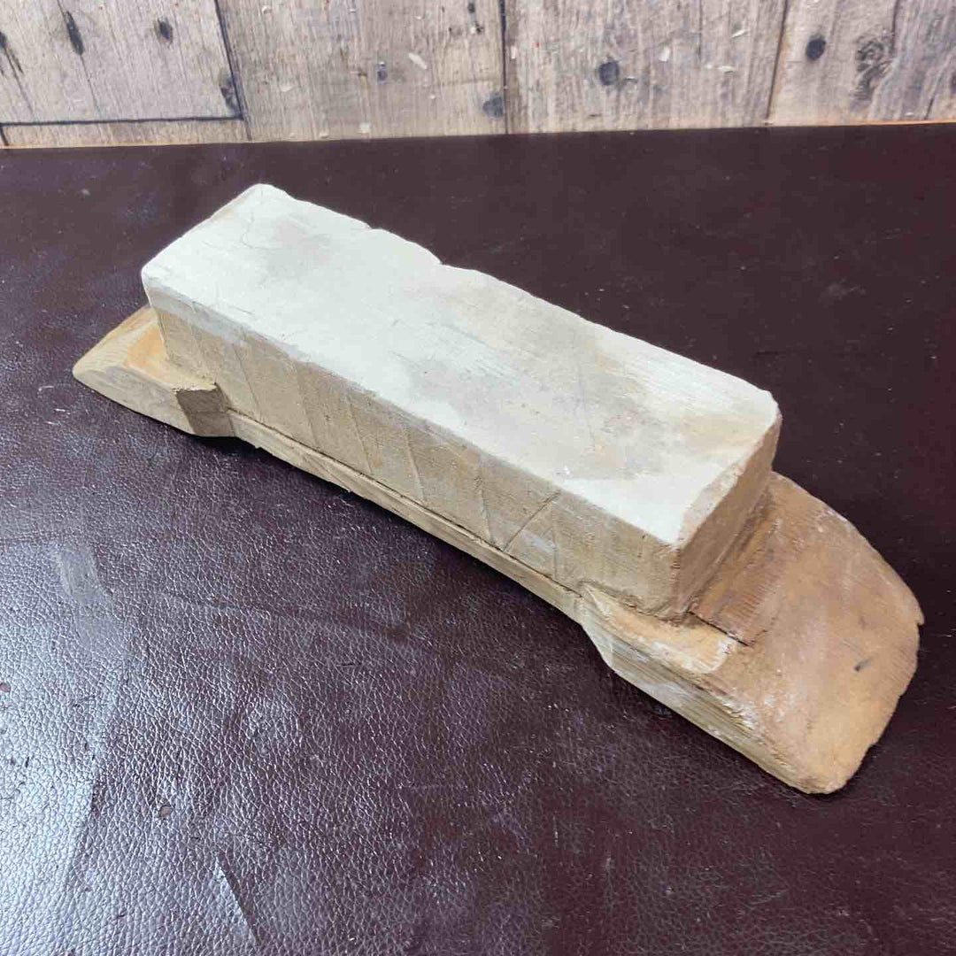 【中古品】天然砥石 産地不明 重量：台座含め1.9Kg 総本山？ 沼田？ 【東大和店】