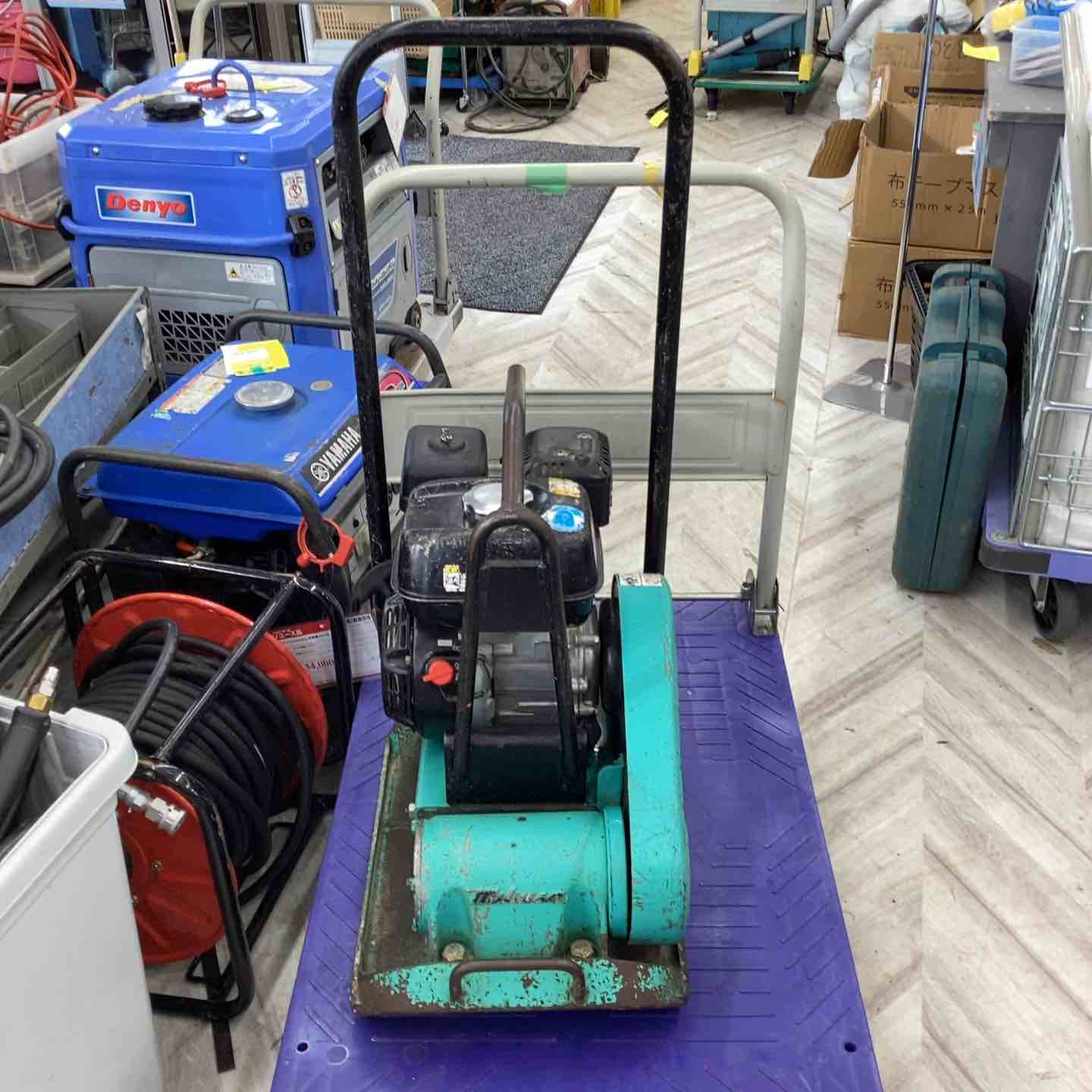 三笠 MVC-F60 プレートコンパクター【リライズ野田愛宕店】【店頭取引限定】【中古】【管理番号：ITU3EJQ1P2P6】 プレートコンパクター 回動式移動車 MVC-F60系用 三笠産業 mikasa