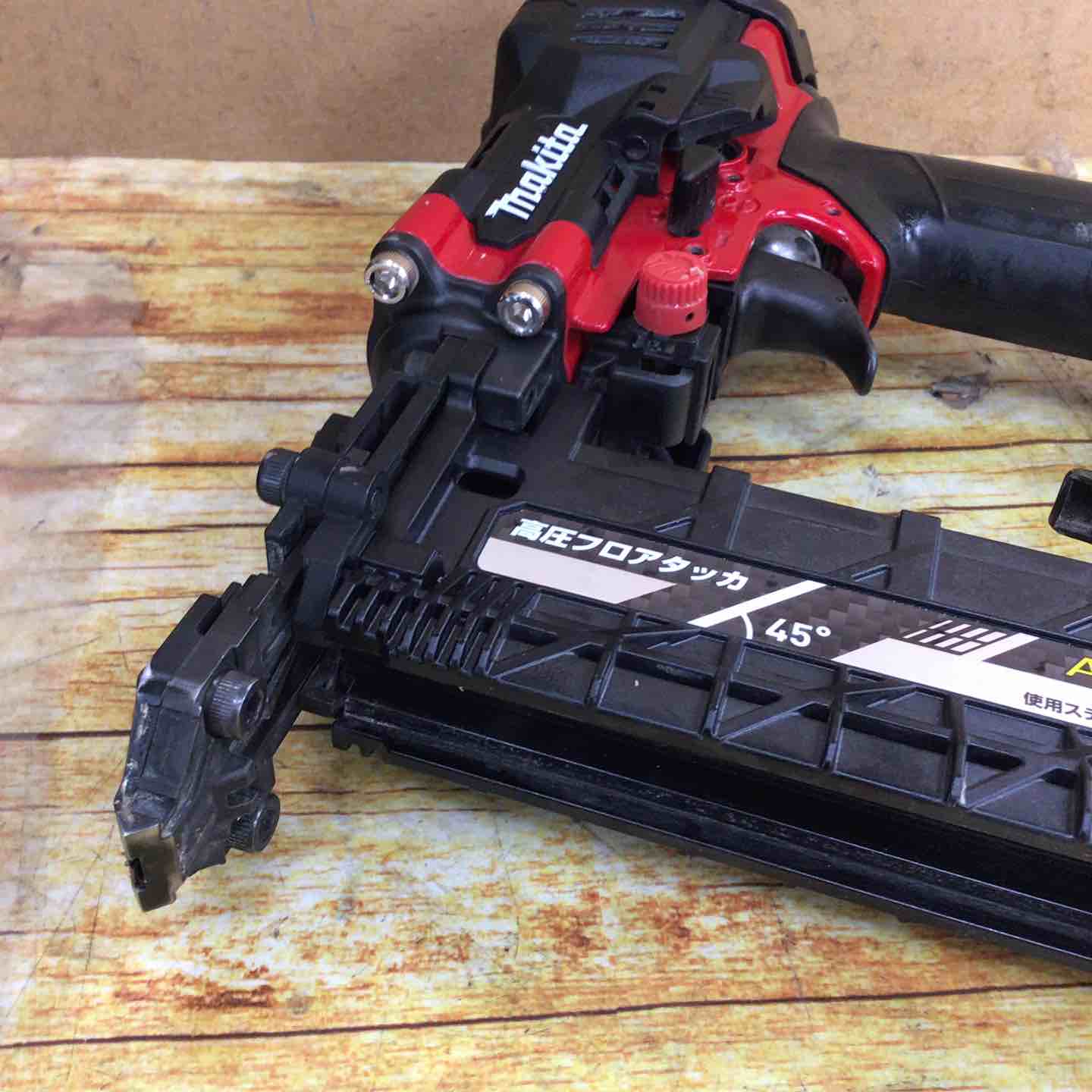 Amazon | マキタ(Makita) 高圧フロアタッカ AT451H（赤
