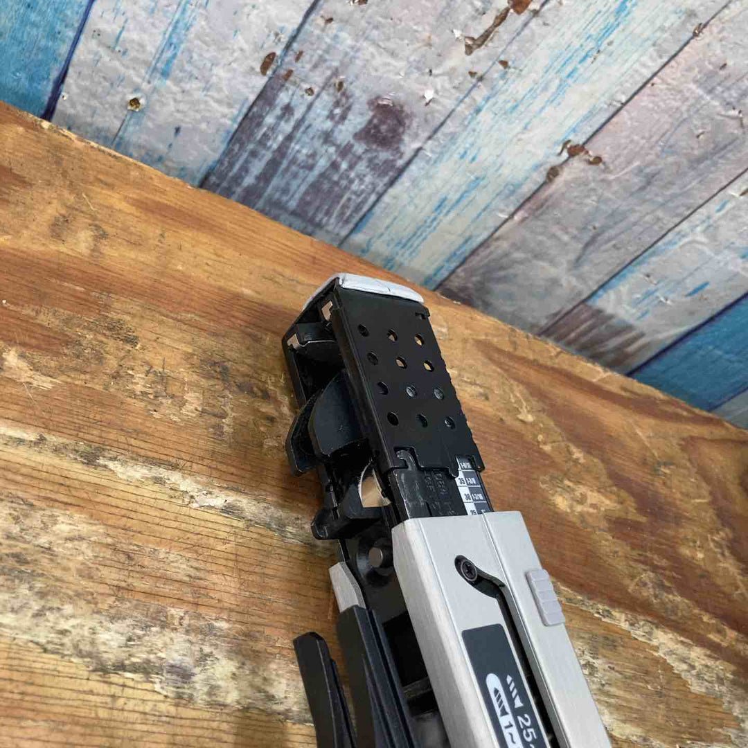 ◇マキタ(makita) オートパックスクリュードライバー 6842L 縦型連結ネジ【柏店】