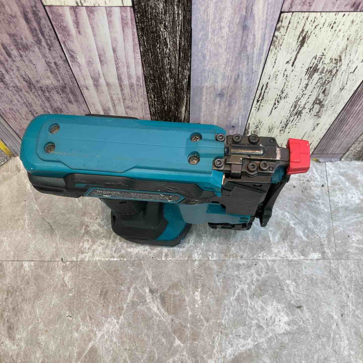◇マキタ(makita) コードレスタッカー ST421DZ【八潮店】