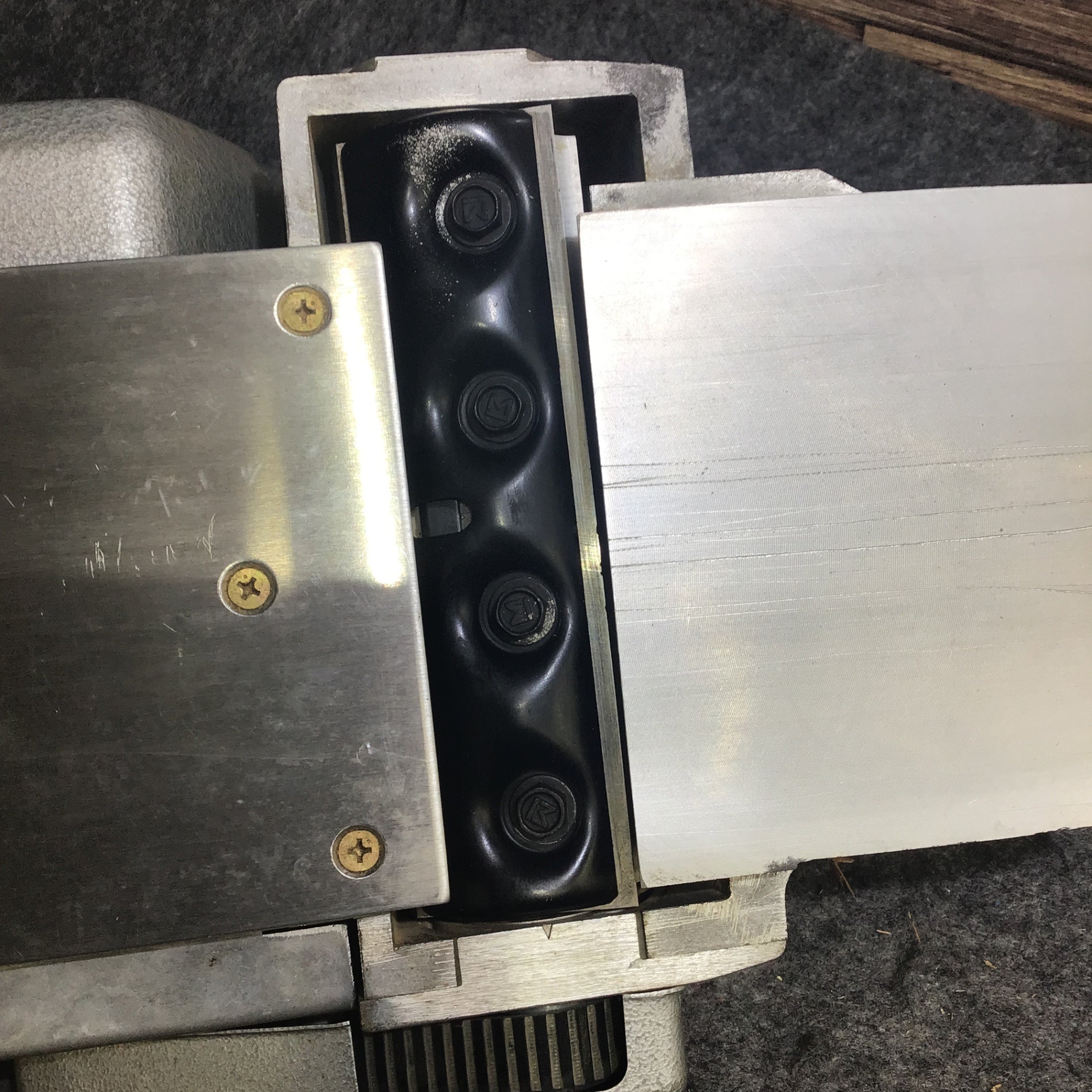 中古品※※刃に欠けあり※※】マキタ(makita) 電気カンナ 1805N【桶川店