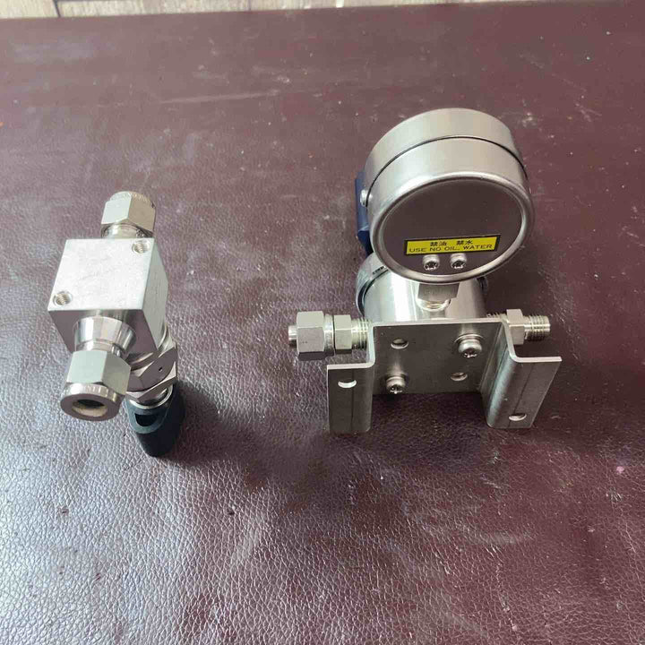 【中古美品】 ヤマト産業(YAMATO)/フジキン(FUJIKIN) 分析機用ライン圧力調整器 LR-2S バルブ 【東大和店】