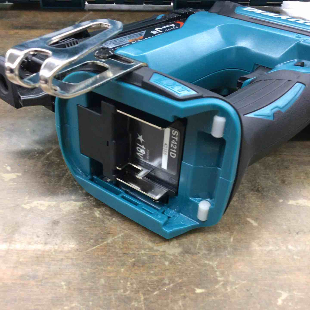 ★マキタ(makita) コードレスタッカー ST421DZK ※ケースにスレ等有り、説明書欠品【戸田店】