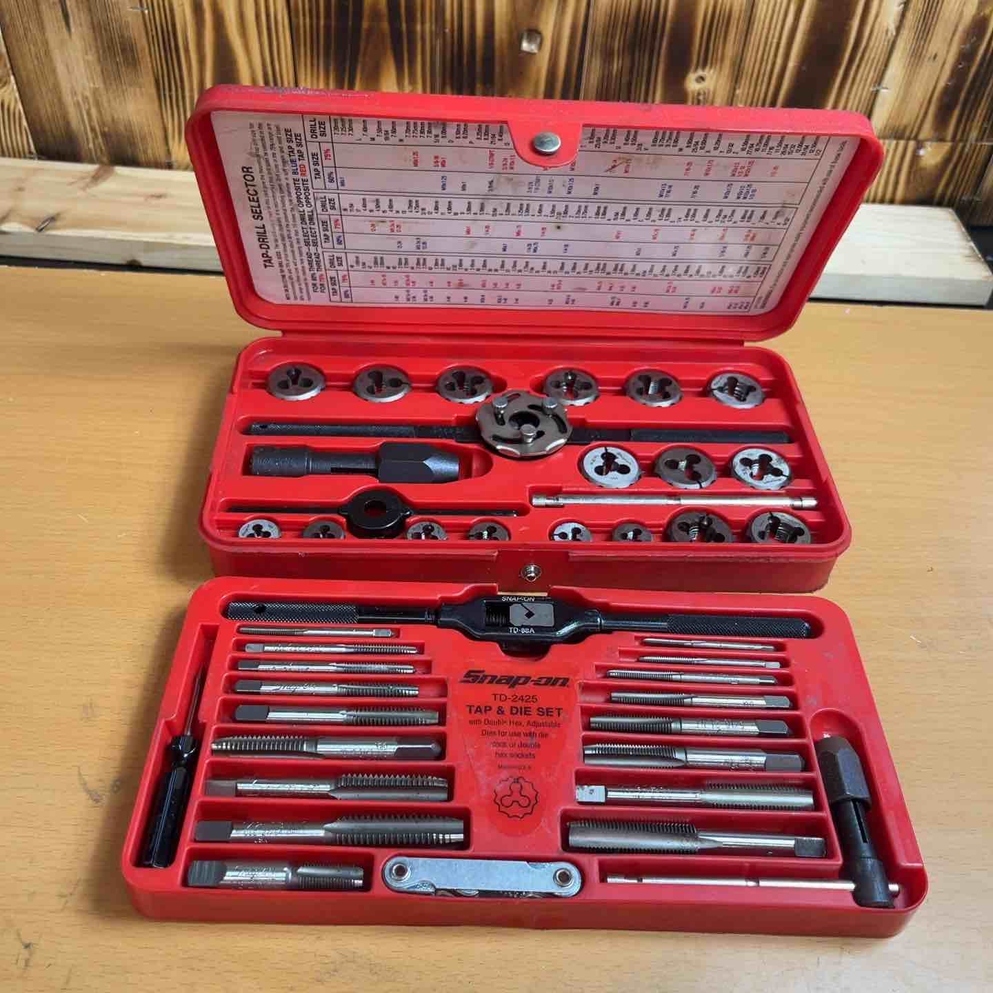 スナップオン タップ&ダイスセット TD2425 タップダイス インチ スナップオン タップ ダイスセット TD2425の中古 中古C傷汚れあり