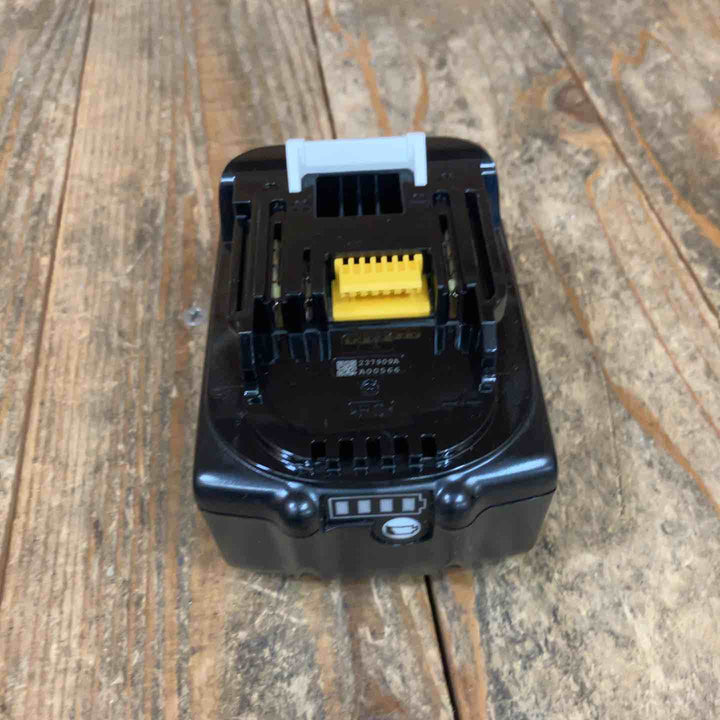 マキタ(makita) 充電器DC18SD 直流7.2-18V DC18SD リチウムイオンバッテリー 18V/3.0Ah BL1830B セット【所沢店】