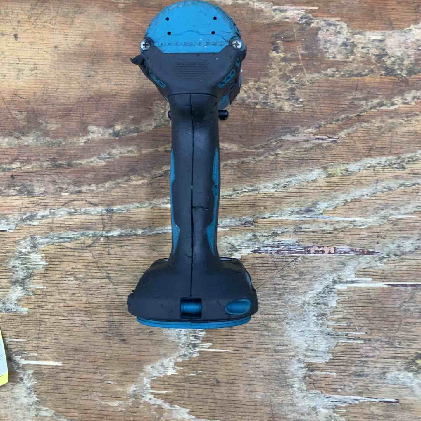 マキタ(makita) TD171DZ コードレスインパクトドライバー【市川行徳店】【店頭取引限定】【中古】管理番号：IT4HRA8NGHRE 松戸店【マキタ インパクトドライバー TD171D ※本体のみ！】を千葉県