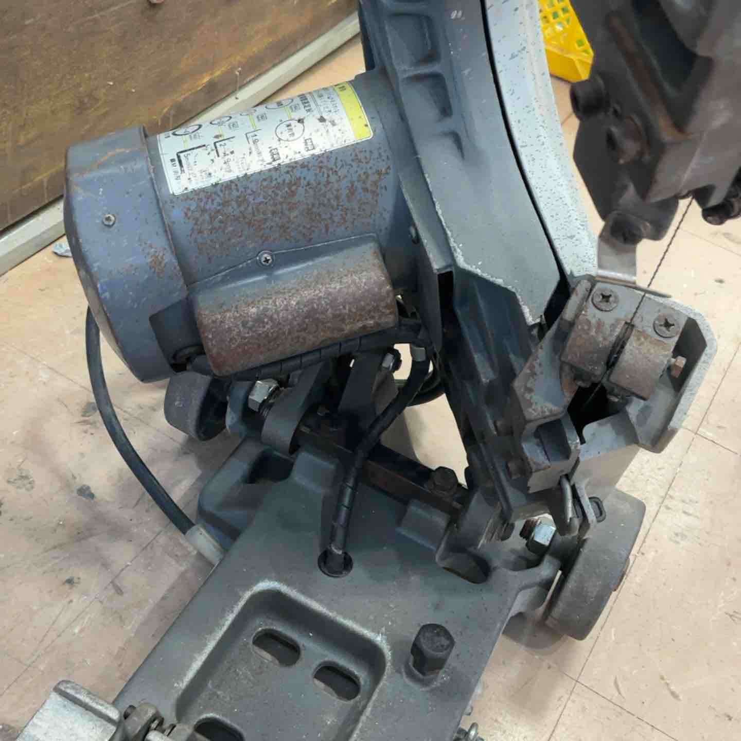【店頭引取限定】【中古】【現状販売】Asada アサダ バンドソー 5,280円(税込) 店頭受取り限定】〇アサダ(asada)バンドソー 185【岩槻店】 – アクト