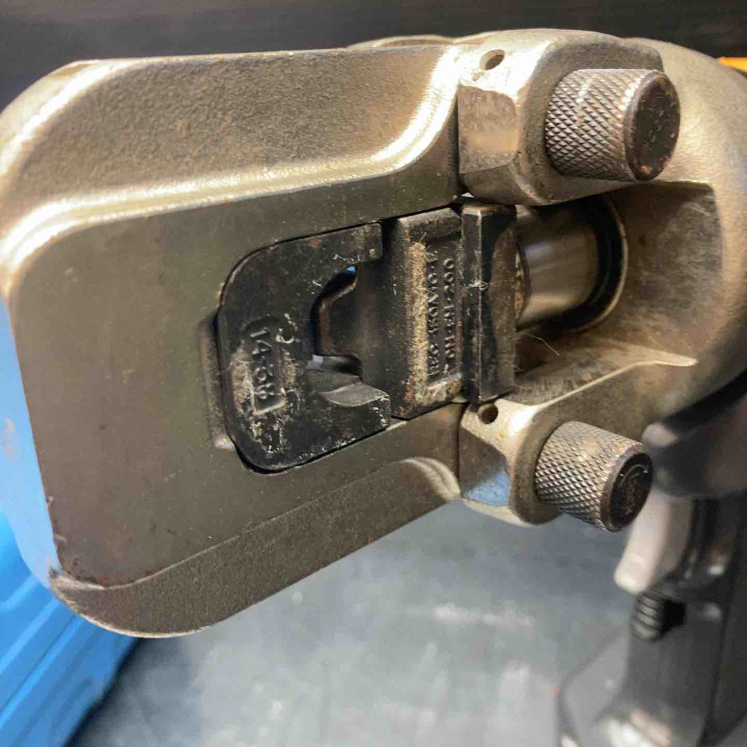 ◇泉精器(IZUMI) コードレス油圧式圧着工具 REC-1520FMH【川越店】