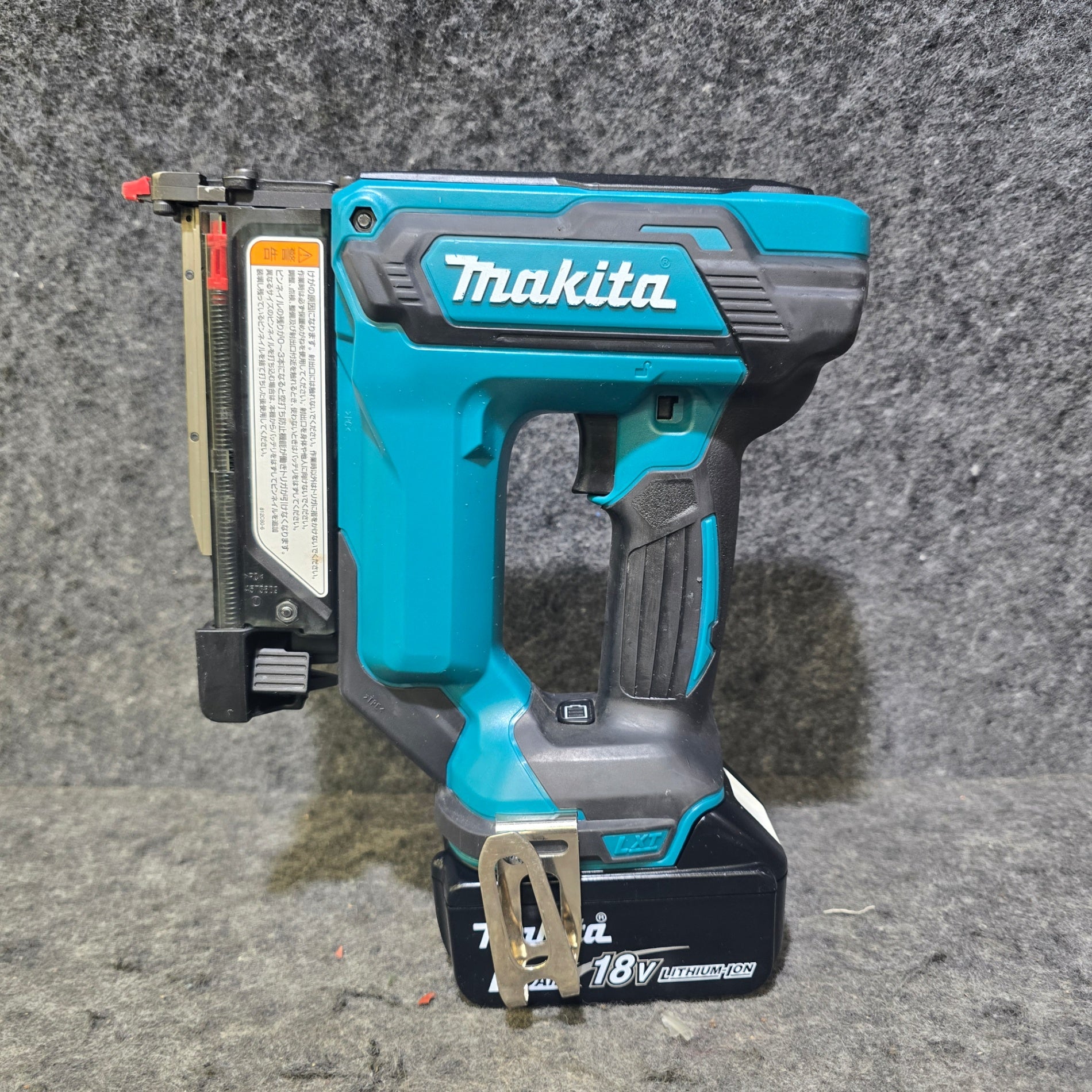 中古品・バッテリ付き！】マキタ(makita) コードレスピンネイラ