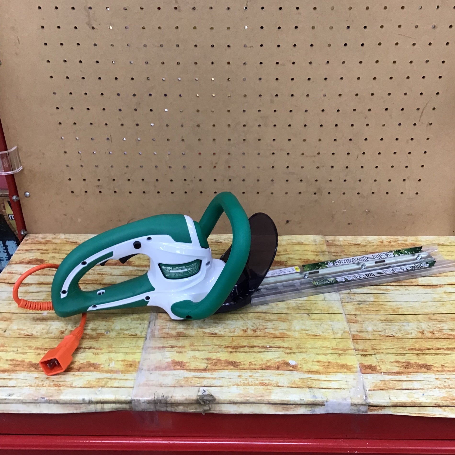 中古】マキタ makita MUH3002 バリカン