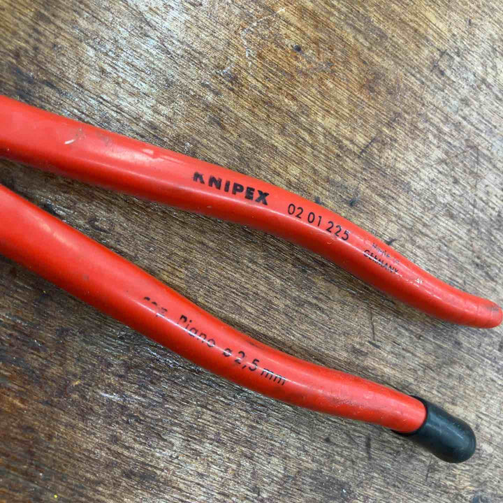 KNIPEX 強力型ペンチ 225mm 0201225-2316 【4470184】【柏店】