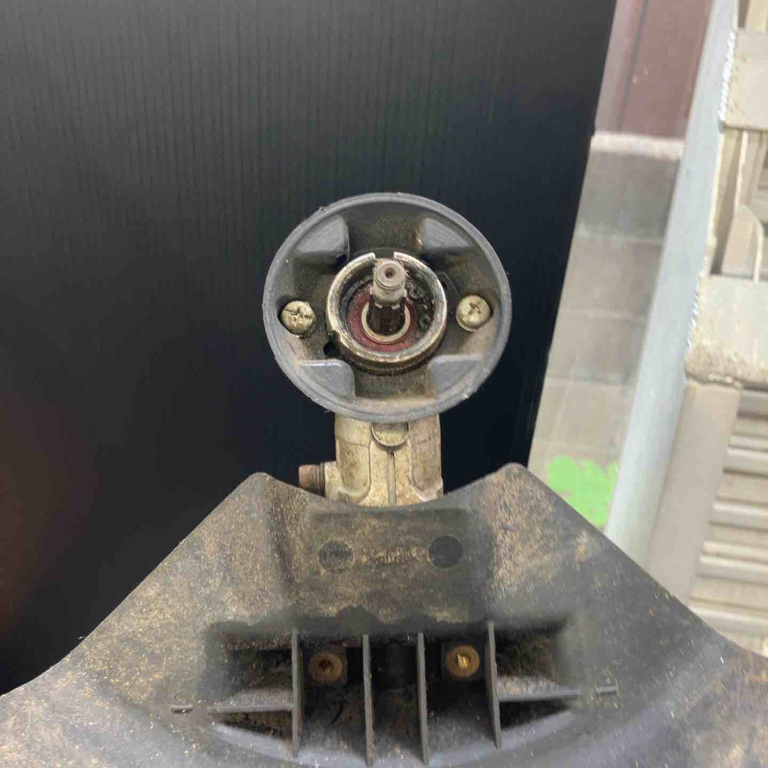 【動作確認済み 店頭受取り限定】【951】 makita マキタ 18V×2個 仕様  刈払機 MUR361DZ 本体のみ ＊刃の交換部キャップ無し 【戸田店】