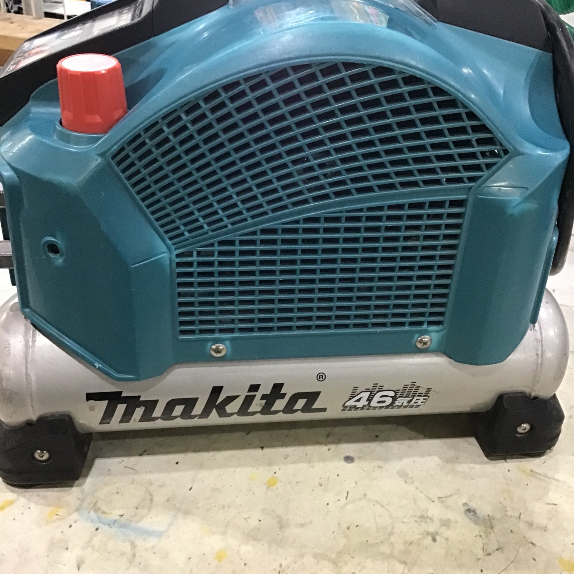 青在庫あり　makita マキタ 常圧・高圧兼用エアコンプレッサ　新・46気圧　7Lタンク　 AC462XS青／AC462XSB黒（50/60Hz共用）ハンディタイプ