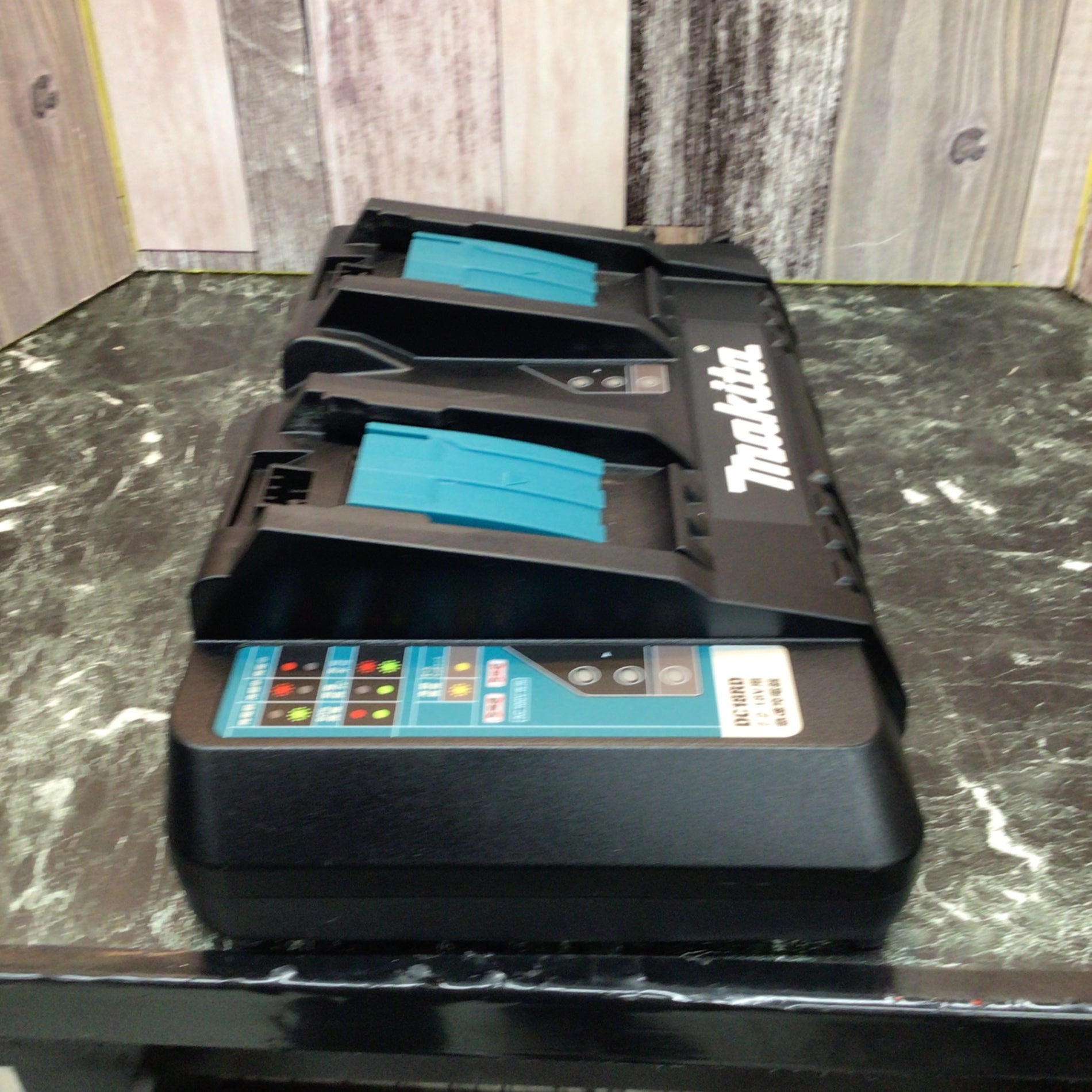 ☆マキタ(makita) 2口急速充電器 DC18RD【八潮店】 – アクトツール ☆マキタ(makita) 2口急速充電器 DC18RD【八潮店】 – アクトツール