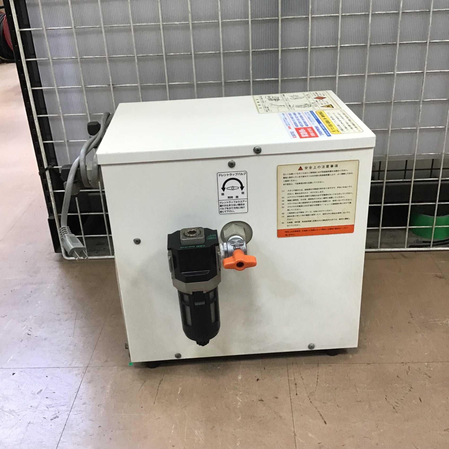 SANEI/三栄技研 エアードライヤー SDF-R2 単相100V 通電OKSANEI 三栄技研 AIR DRYER エアードライヤー SDF-R2 100V 中古