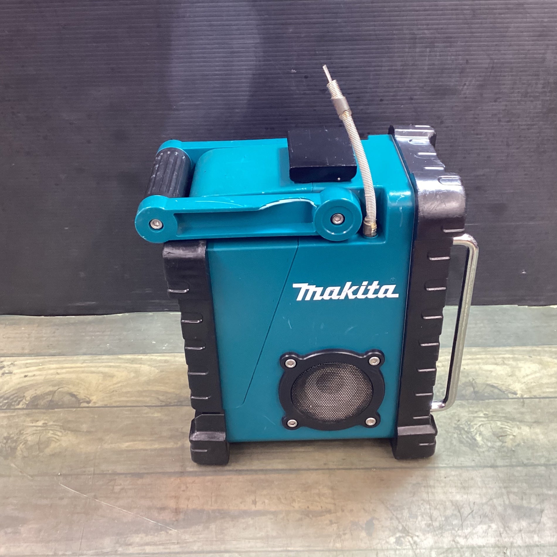 ☆マキタ(makita) コードレスラジオ MR100【東大和店】 – アクトツール