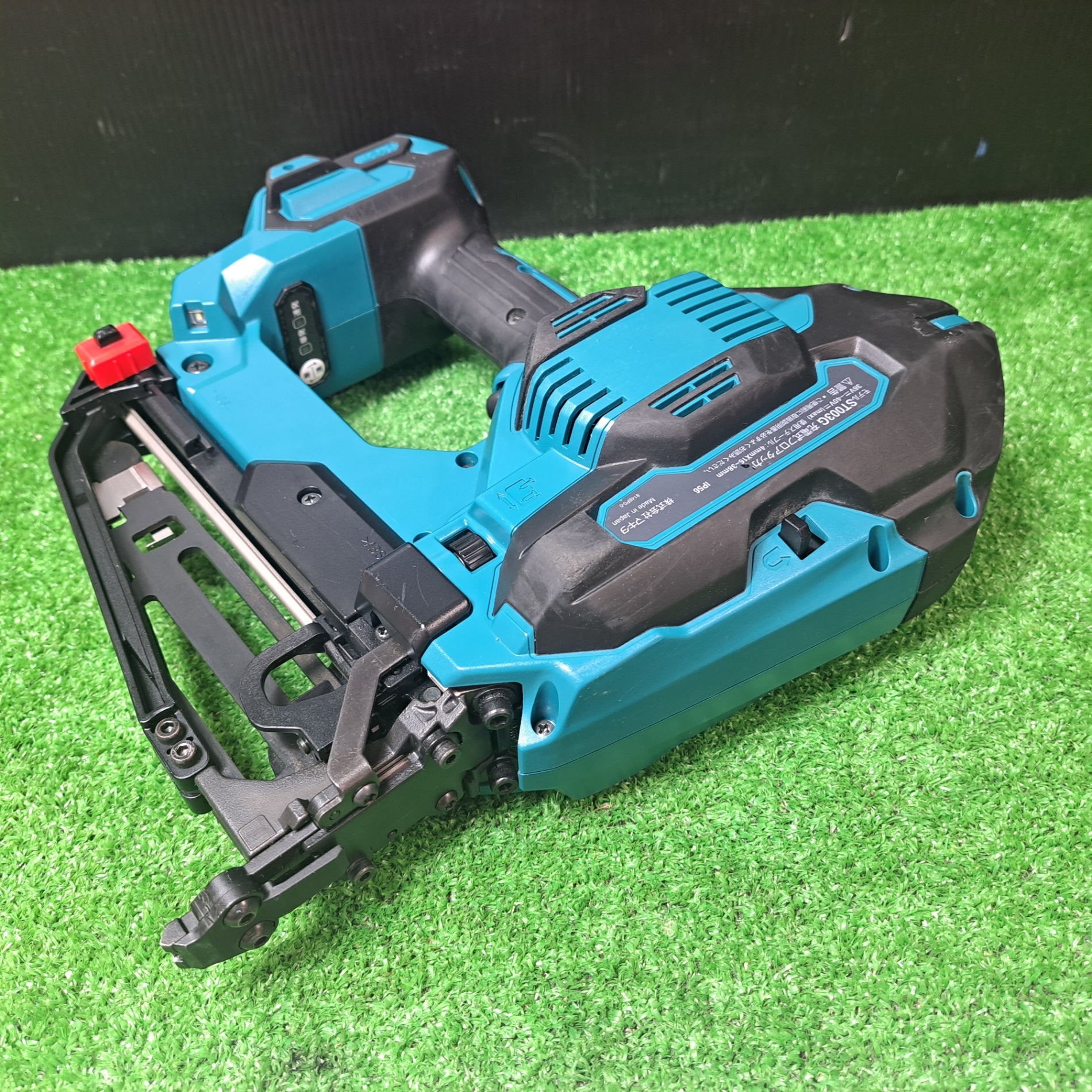 美品】☆マキタ(makita) コードレスフロアタッカ ST003GZ【岩槻