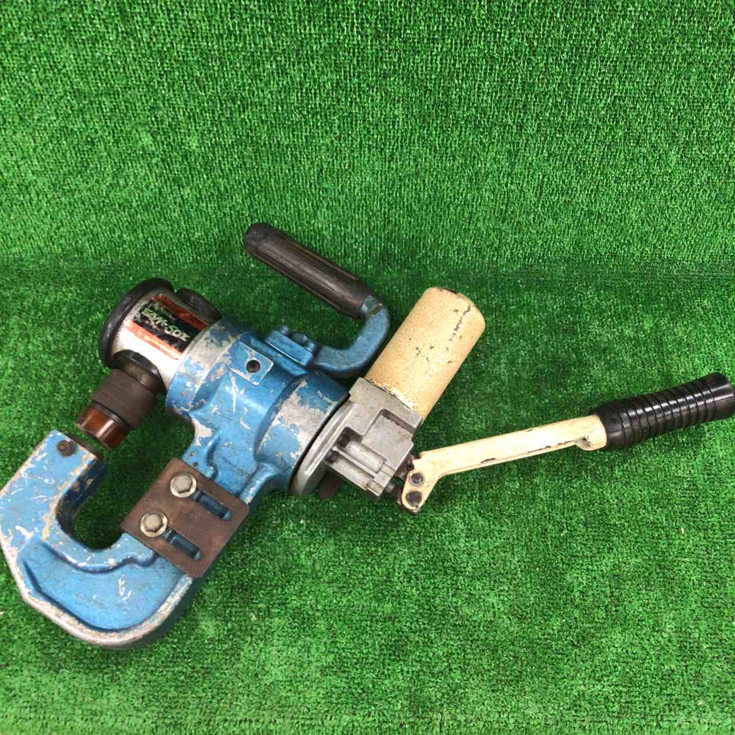 中古品】亀倉精機 手動油圧式パンチャー ボクサー SAM-50Z