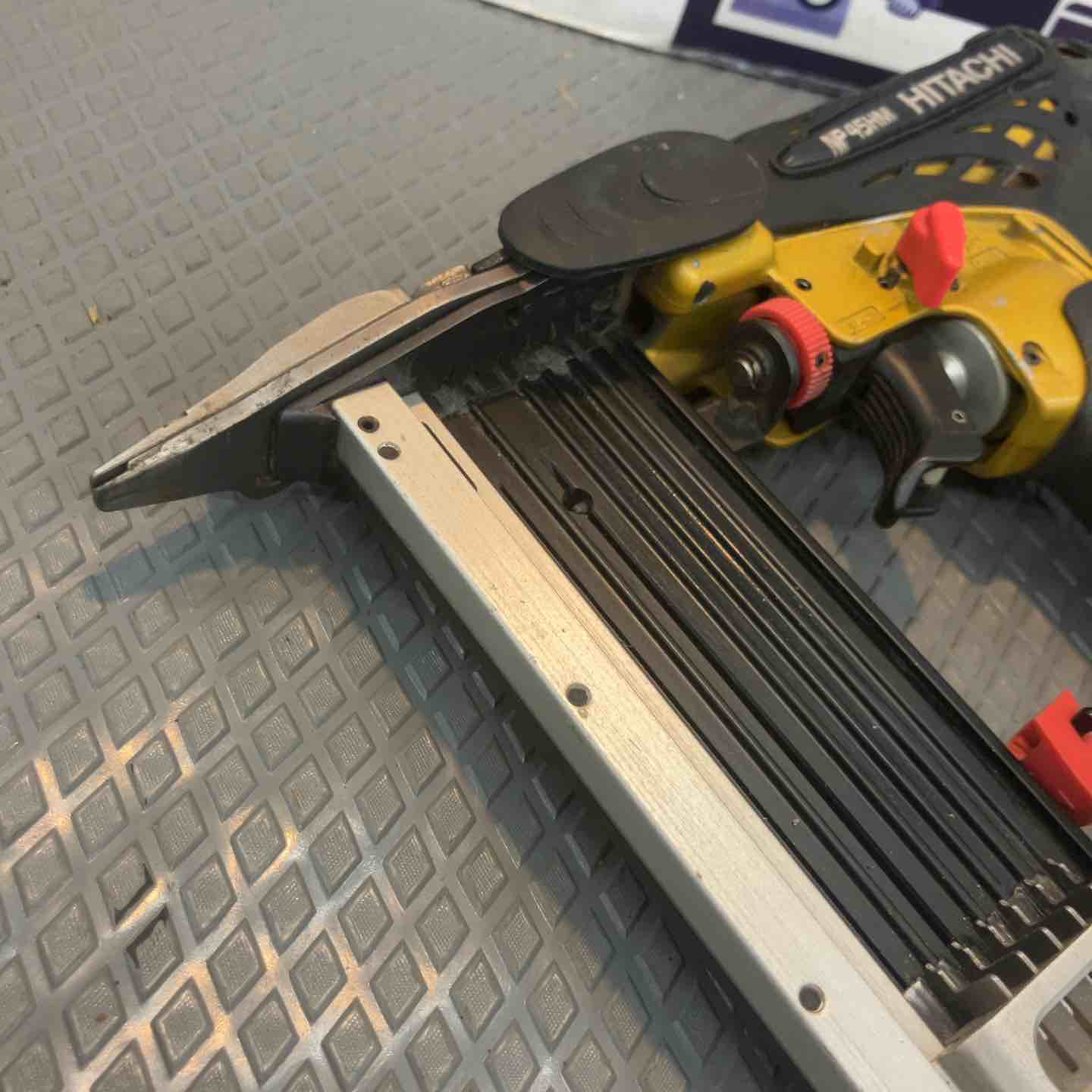 中古品】ハイコーキ(HIKOKI ※旧:日立工機) 高圧ピンネイラ NP45HM