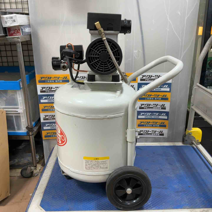 【店頭受取り限定】アストロプロダクツ 38L 静音 エアコンプレッサー AP040811 型式おそらく【草加店】