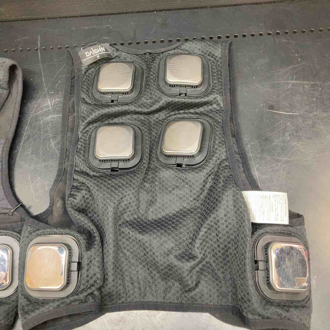 DAISHIN 冷暖切替え　ペルチェベスト　IWV-24F / IWV-H24F　※ 2セット(1セット辺りバッテリー×2)充電ケーブル無し(別途必要)【川越店】