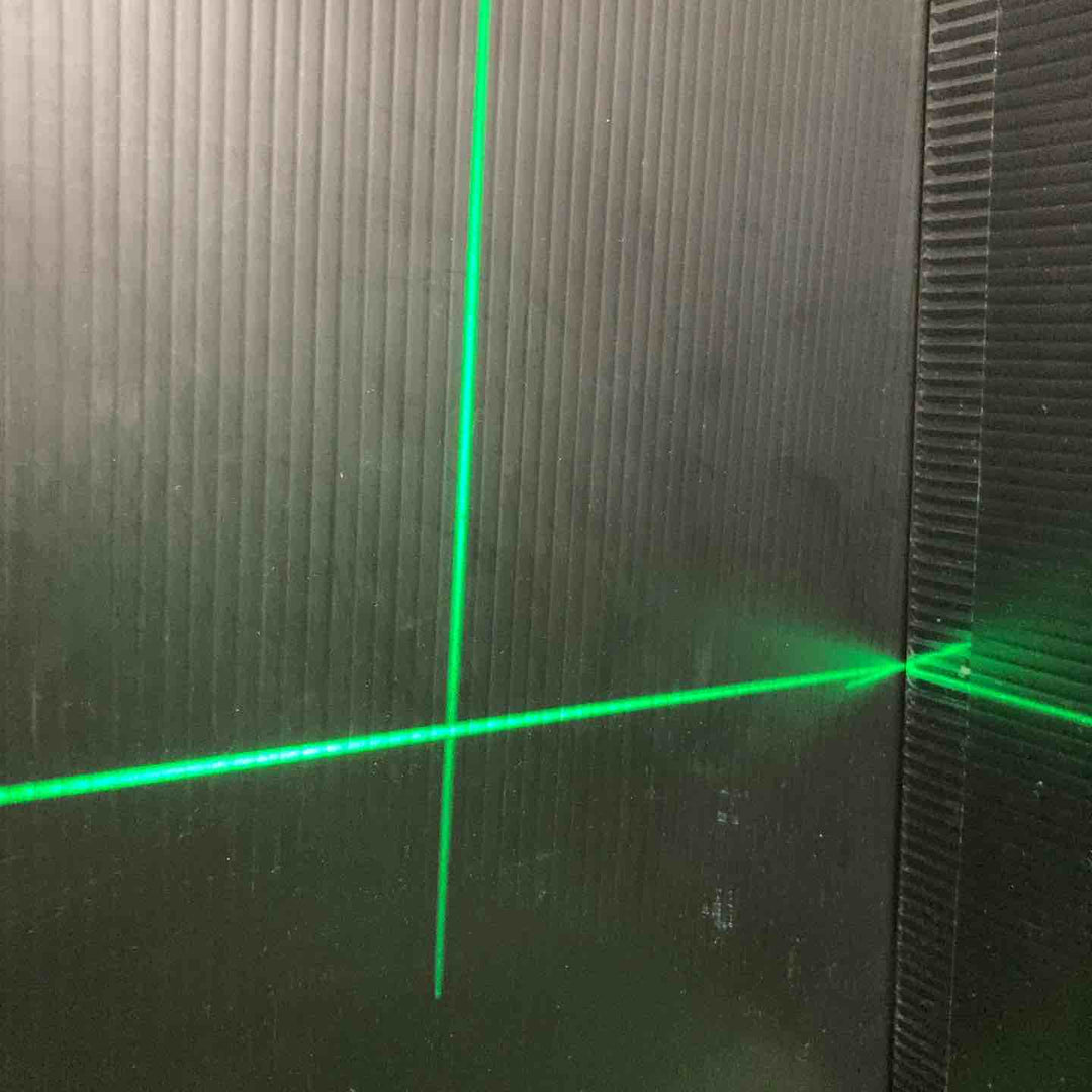 ◇VOICE レーザー墨出し器 グリーンレーザー Model-G2【岩槻店】