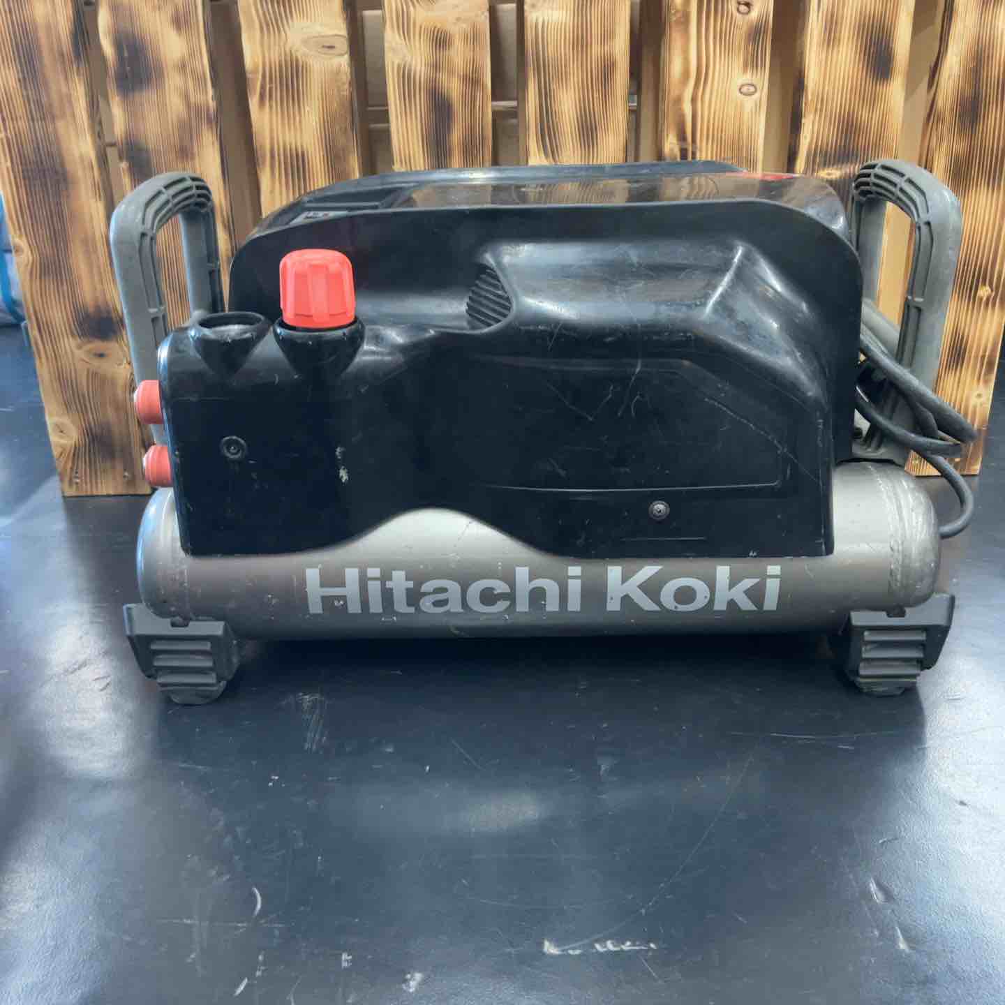 【充填時間 約8分】ハイコーキ(HIKOKI ※旧:日立工機) エアコンプレッサー EC1445H【藤沢店】 充填時間 約8分】ハイコーキ(HIKOKI ※旧:日立工機) エアコンプレッサー