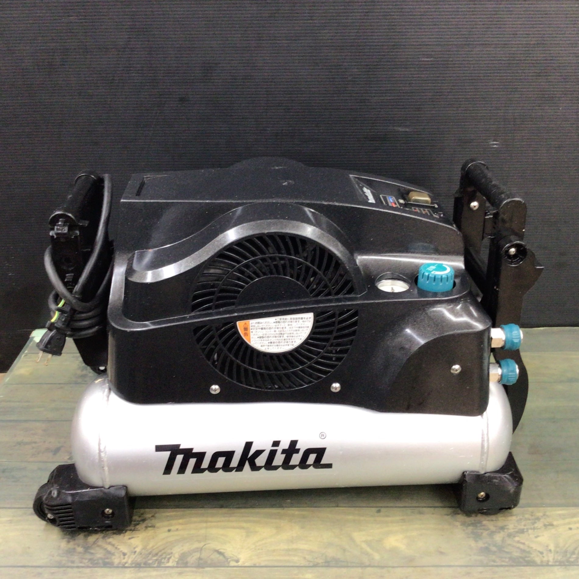 マキタ AC430XH エアコンプレッサー【リライズ野田愛宕店】【店頭取引限定】【中古】管理番号：ITGWT0XRS680 マキタ AC430XH エアコンプレッサー【リライズ野田愛宕店】【店頭取引