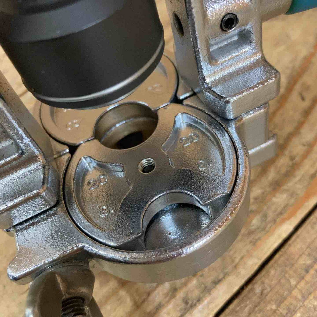 ◇スーパーツール(SUPER TOOL) フレキ管ツバ出し工具・フレキ管専用カッターセット THS406R （TH406R）（TC105F） ケースラッチ割れ【所沢店】