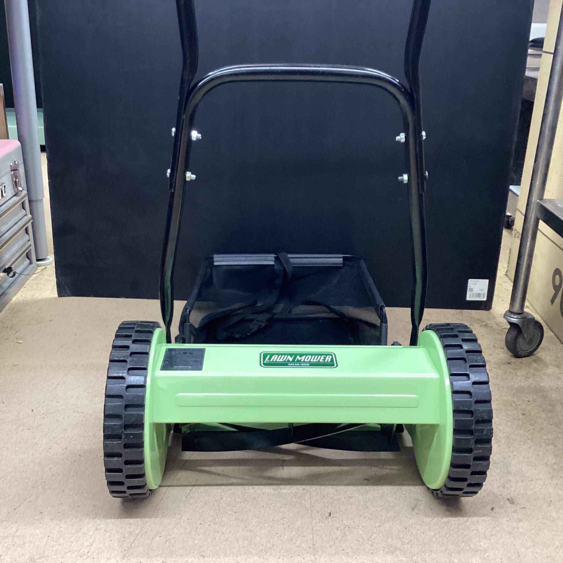 手動式芝刈り機 MLM-300 グリーン（新品・未組立・開封済）　アイリスプラザ アイリスプラザ 芝刈り機 手動式 MLM-300 グリーン 【東大和店