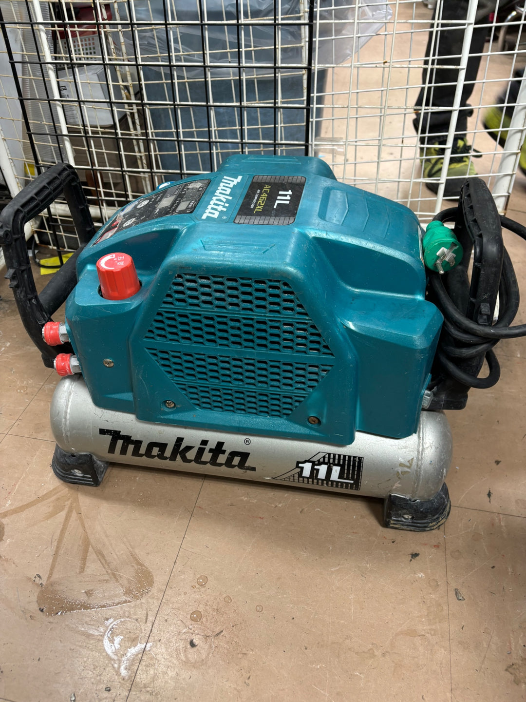 【店頭受取り限定】★マキタ(makita) 常圧高圧エアコンプレッサー AC462XL【草加店】