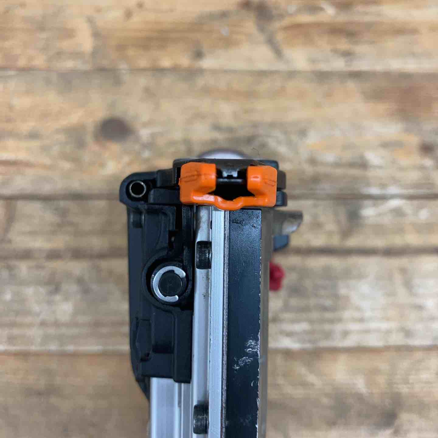 MAX HA-50P2(D) 高圧エアネイラ【市川行徳店】【店頭取引限定】【中古】管理番号：ITRCYTEE7GEK 中古品】 マックス(MAX) 高圧ピンネイラ HA-50P2(D) タッカー 釘打ち