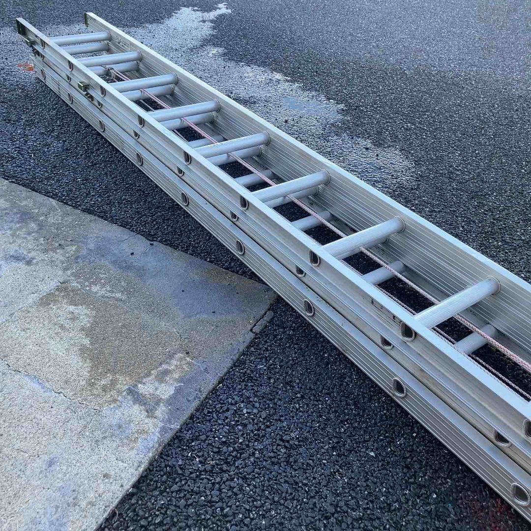 【店頭受取り限定】Hasegawa(ハセガワ) アルミ合金製伸縮形はしご(3連) D-13 LA3-100a  全長9.9ｍ【川越店】