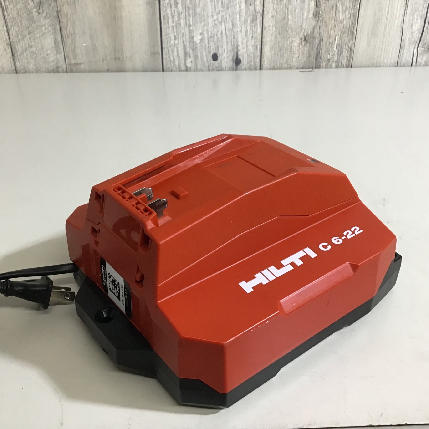 中古品】☆送料無料☆ヒルティ HILTI 高速充電器 バッテリー 中古品】☆送料無料☆ヒルティ HILTI 高速充電器 バッテリー